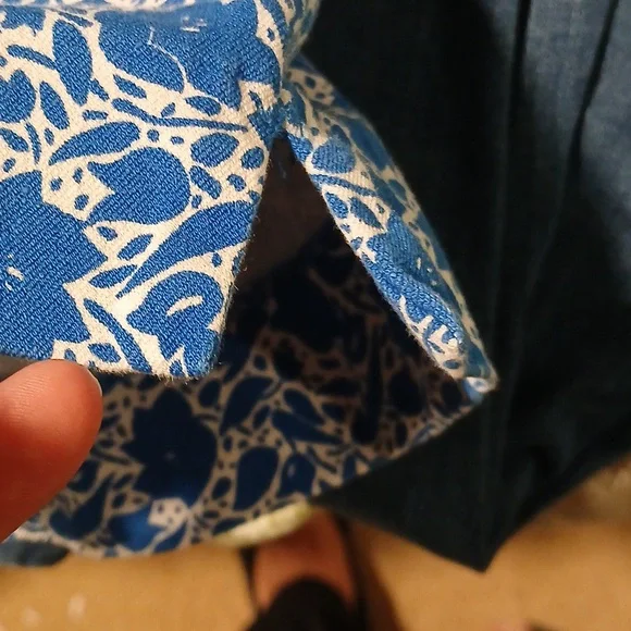 Old Navy Blue Floral Chino Bermuda Shorts - Women’s Size 2 Regular - Picture 9 of 12